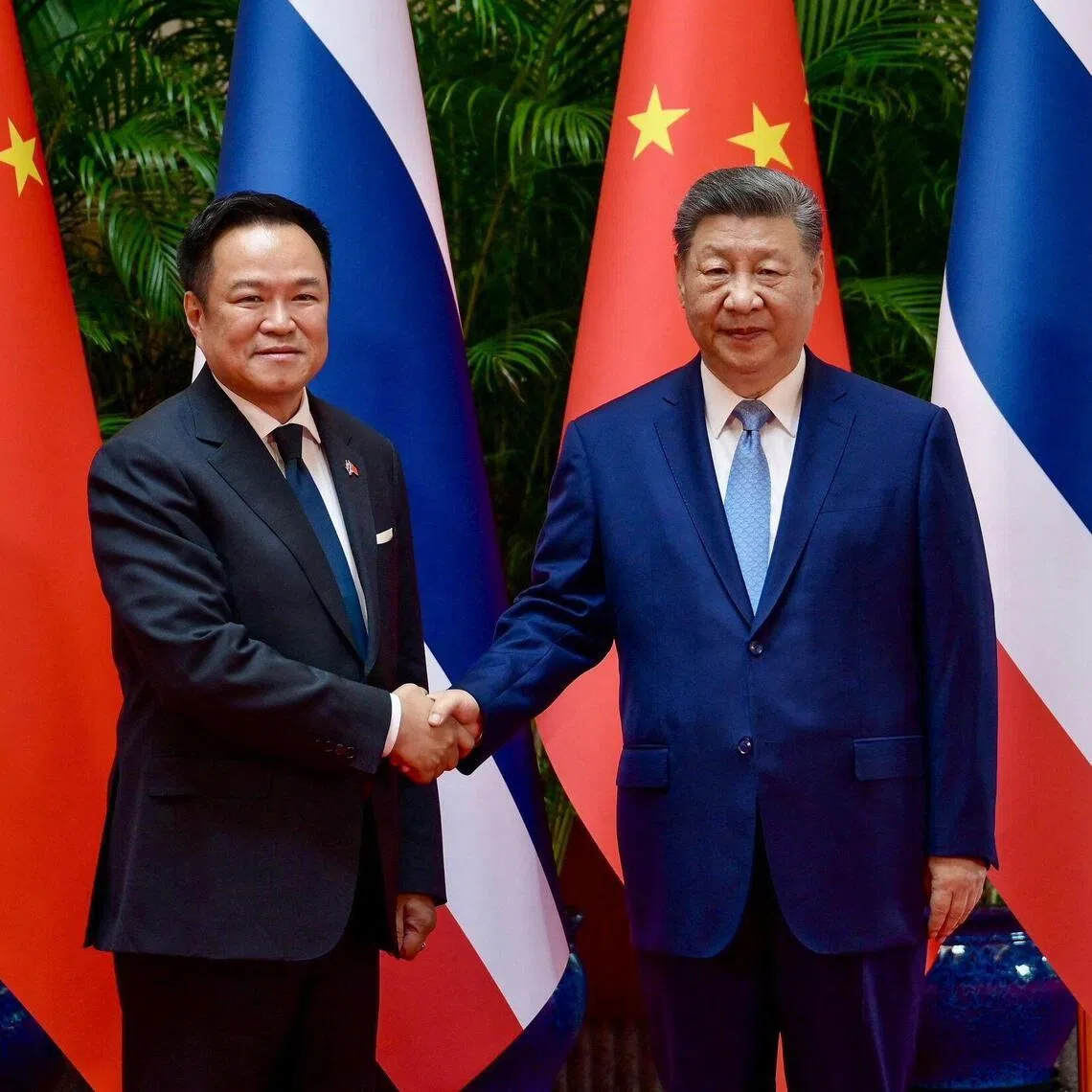 Thai Prime Minister Anutin Charnvirakul (left) and Chinese President Xi Jinping meeting in Shanghai on July 17.