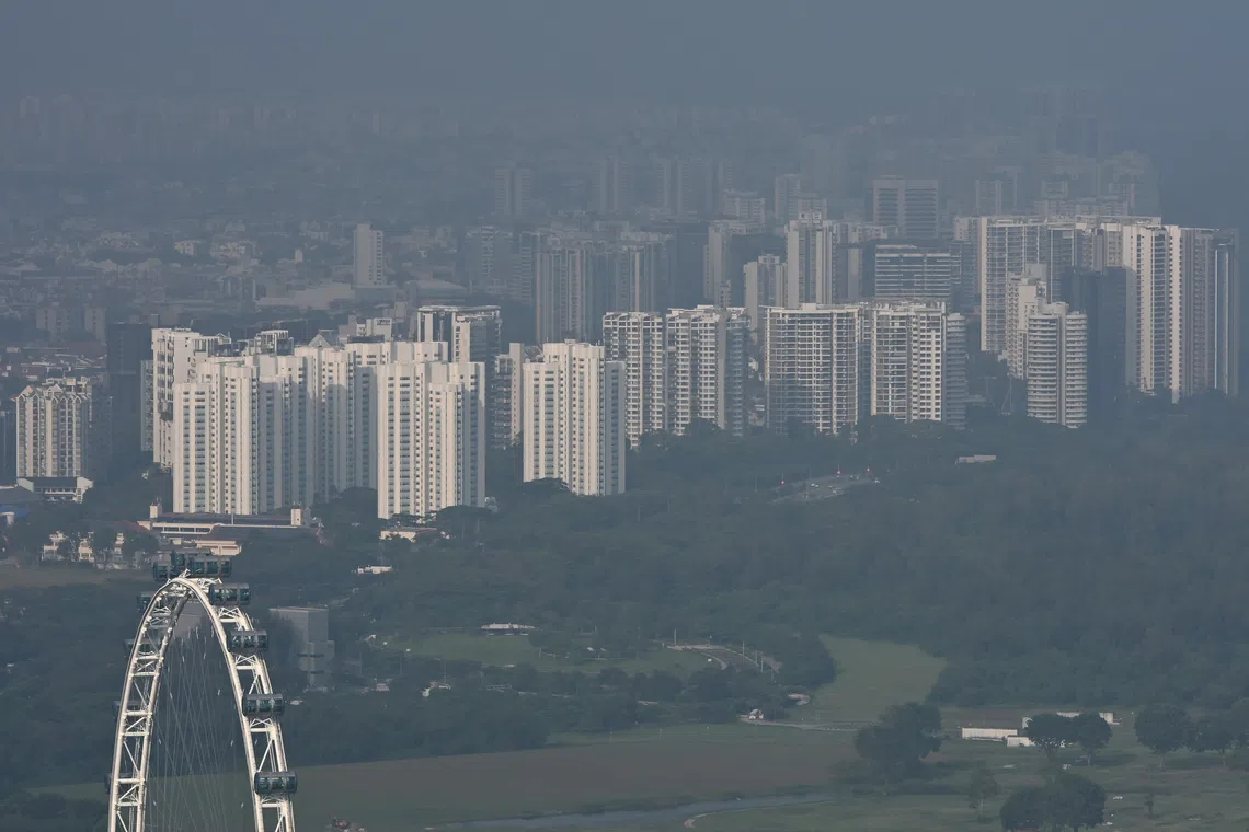 PSI hits moderate range in central S’pore at 1pm as dry weather worsens regional hot spot situation