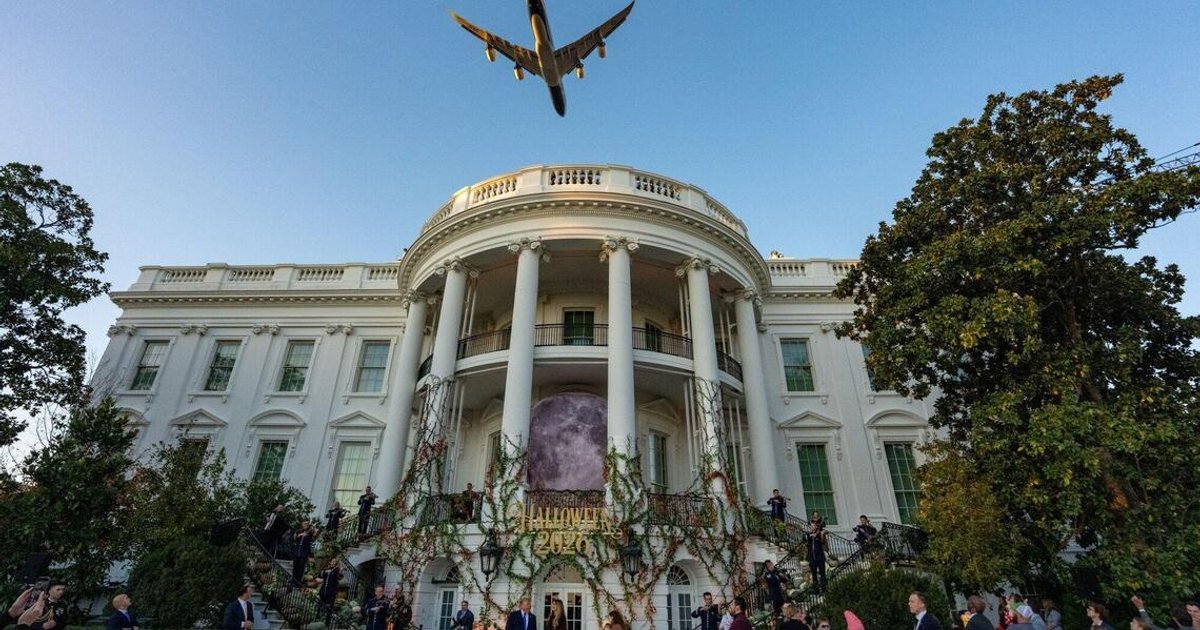 Air Force One flyover for White House Halloween event causes flight delays