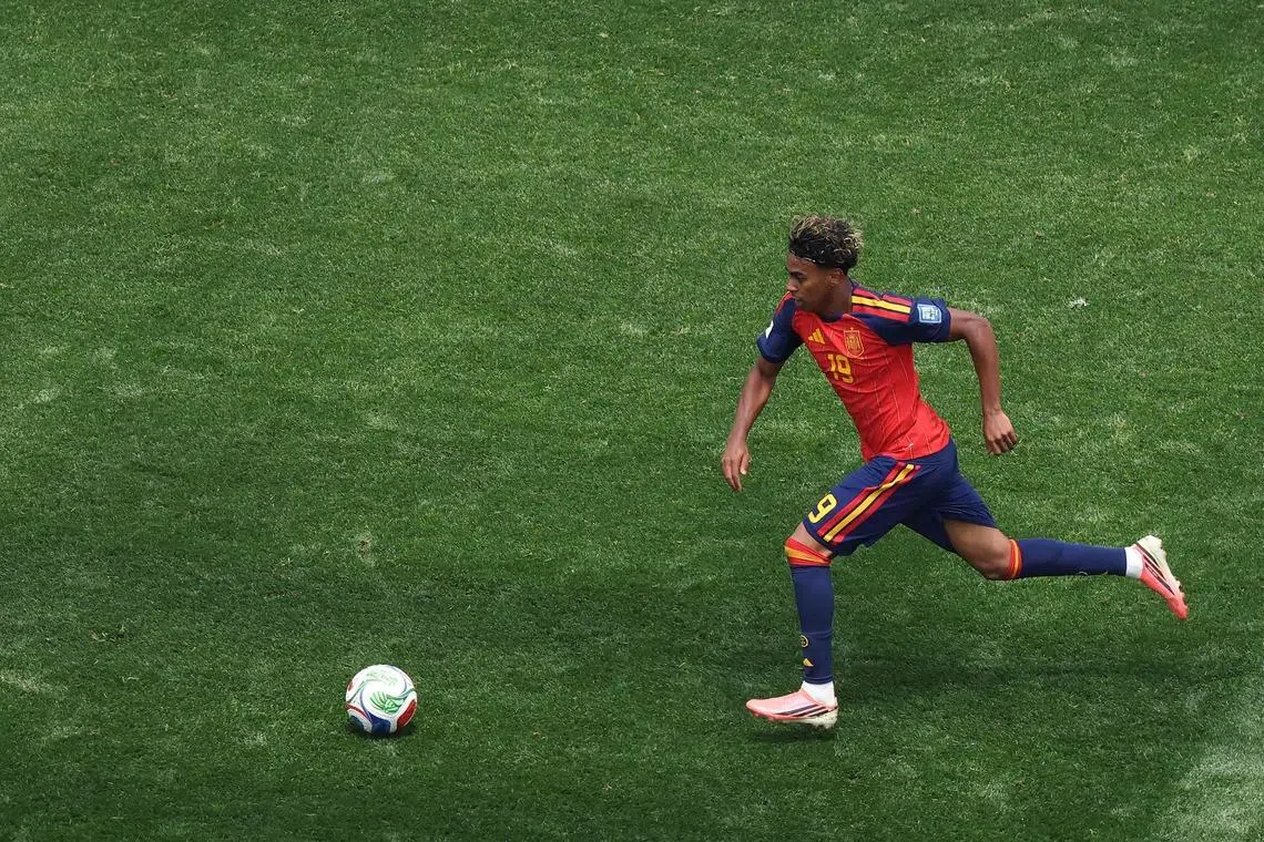 Spain's forward #19 Lamine Yamal runs with the ball during the 2026 World Cup round of 32 football match between Spain and Austria at the Los Angeles Stadium in Inglewood on July 2, 2026.  (Photo by VALERIE MACON / AFP)