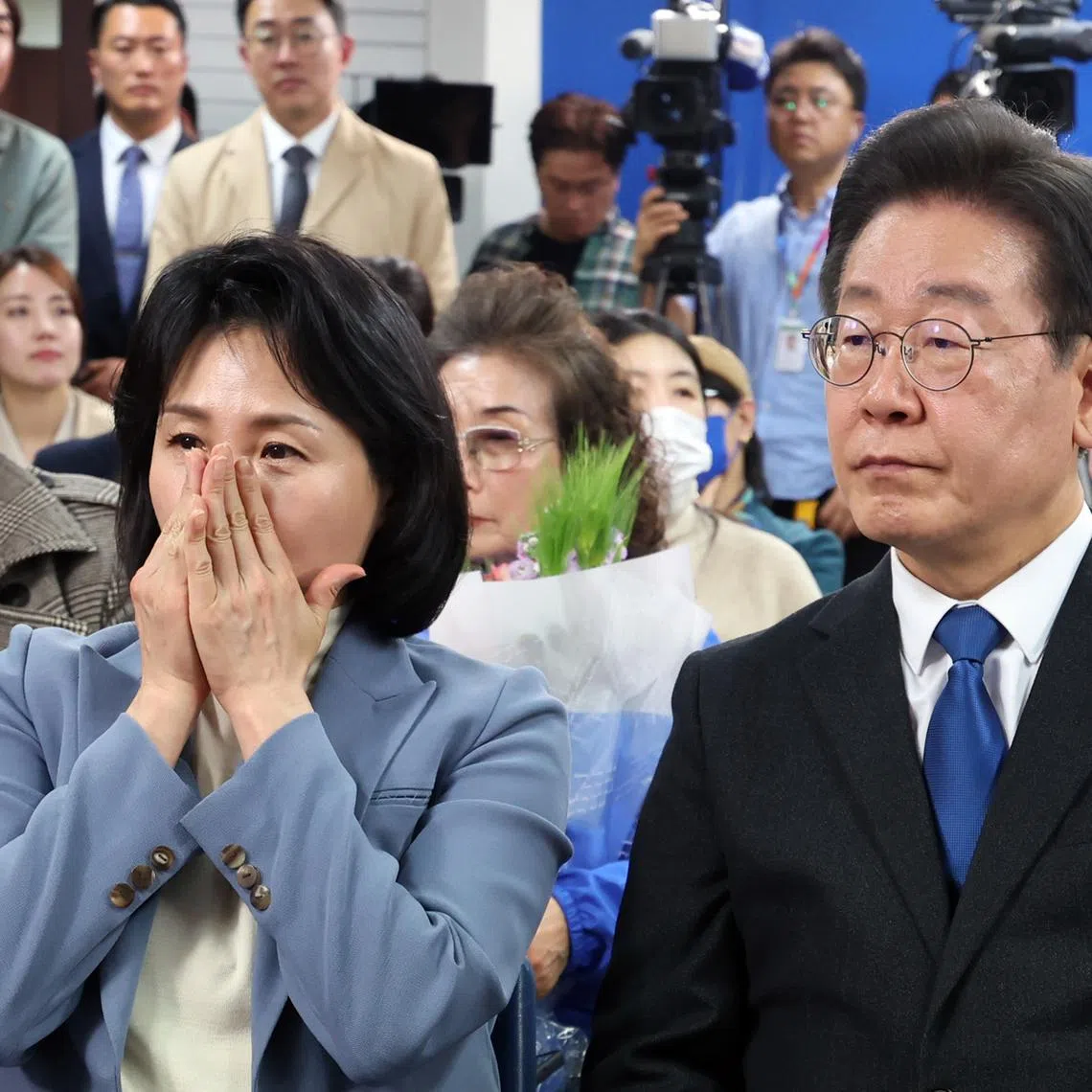 Democratic Party leader Lee Jae-myung and his wife Kim Hye-kyung at a district office in Incheon on April 11.