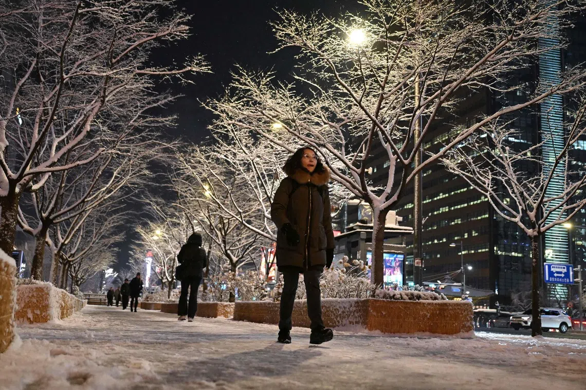 Heavy snow returns as Seoul braces itself for possible disruption
