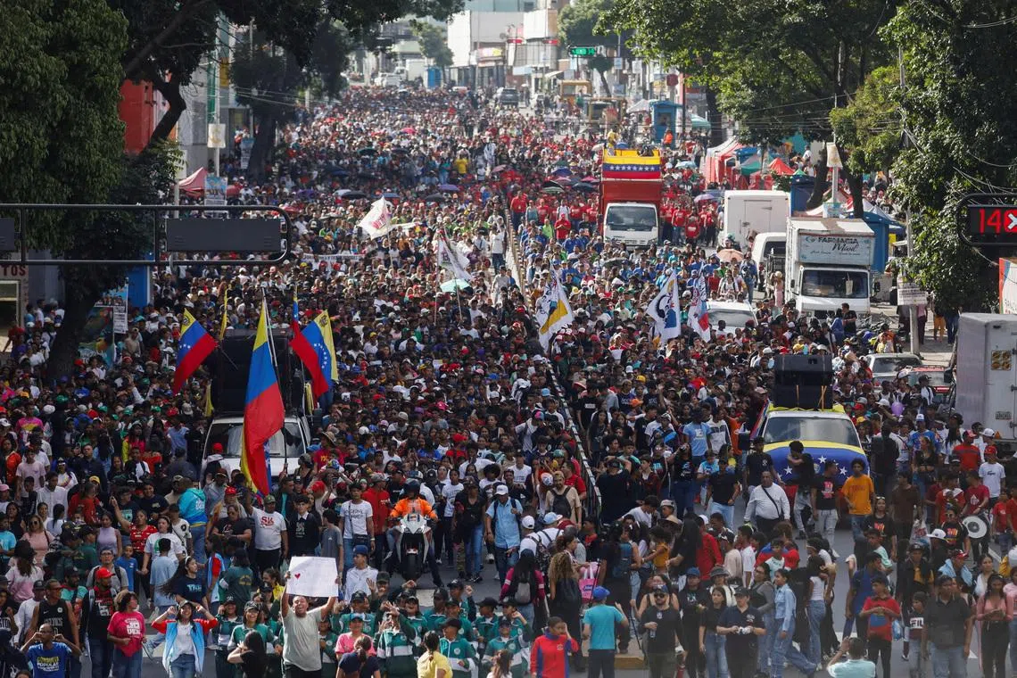 FILE PHOTO: Young members of the United Socialist Party of Venezuela (PSUV) take part in a march in Caracas, Venezuela, November 13, 2025. REUTERS/Leonardo Fernandez Viloria/File Photo