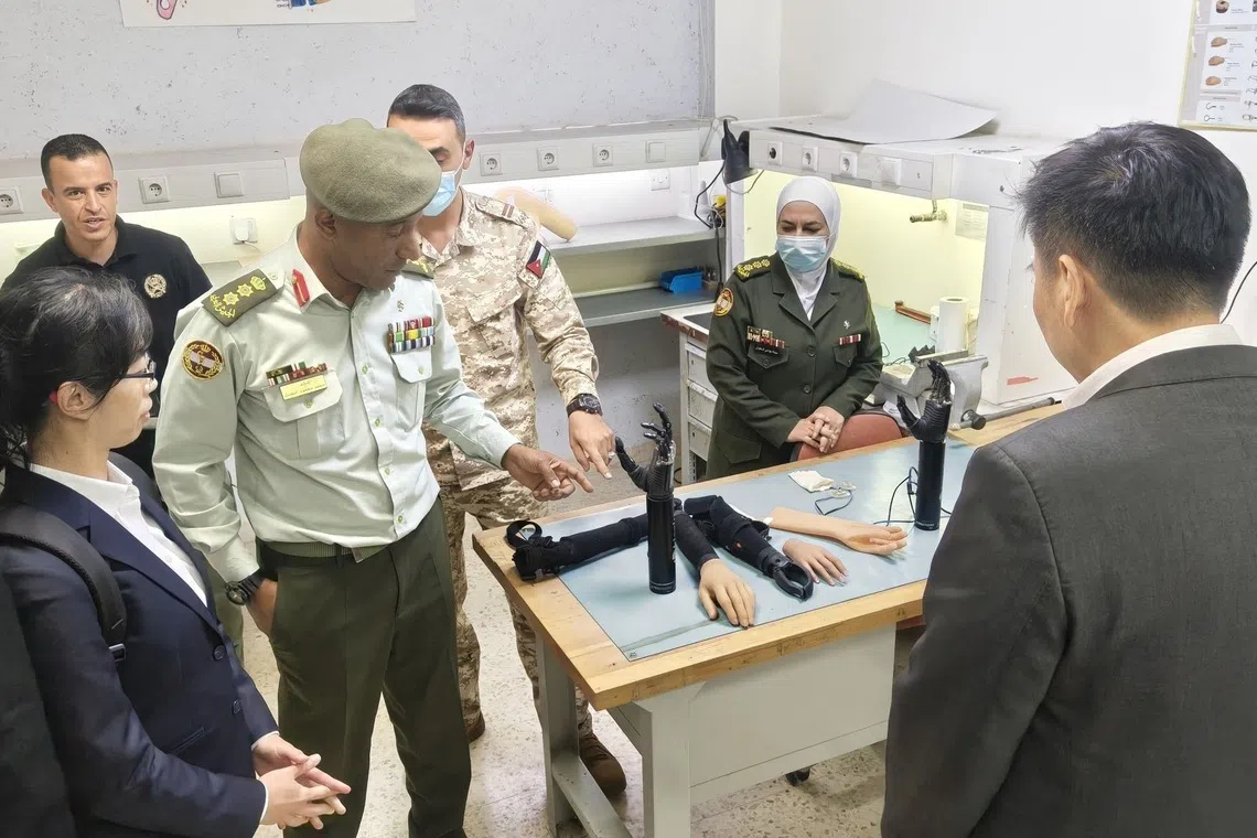 The donation includes full prosthetic solutions and will benefit 100 amputees.