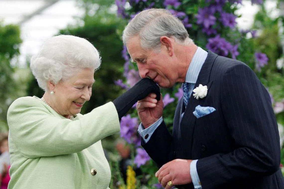 FILE PHOTO: Britain's Prince Charles kisses the hand of his mother, Queen Elizabeth, after she presented him with a Royal Horticultural Society Victoria Medal of Honour, during a visit to the Chelsea Flower Show in London May 18, 2009.  REUTERS/Sang Tan/Pool/File Photo