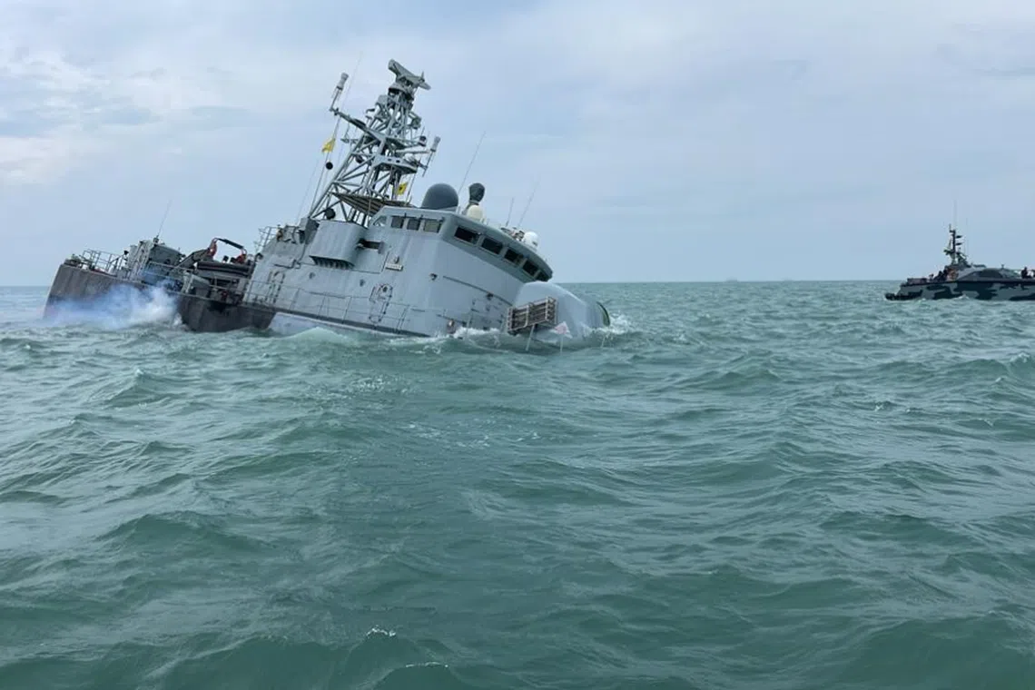 The navy vessel KD Pendekar has experienced “severe flooding” following a leak and has completely sunk off the coast of Johor.
