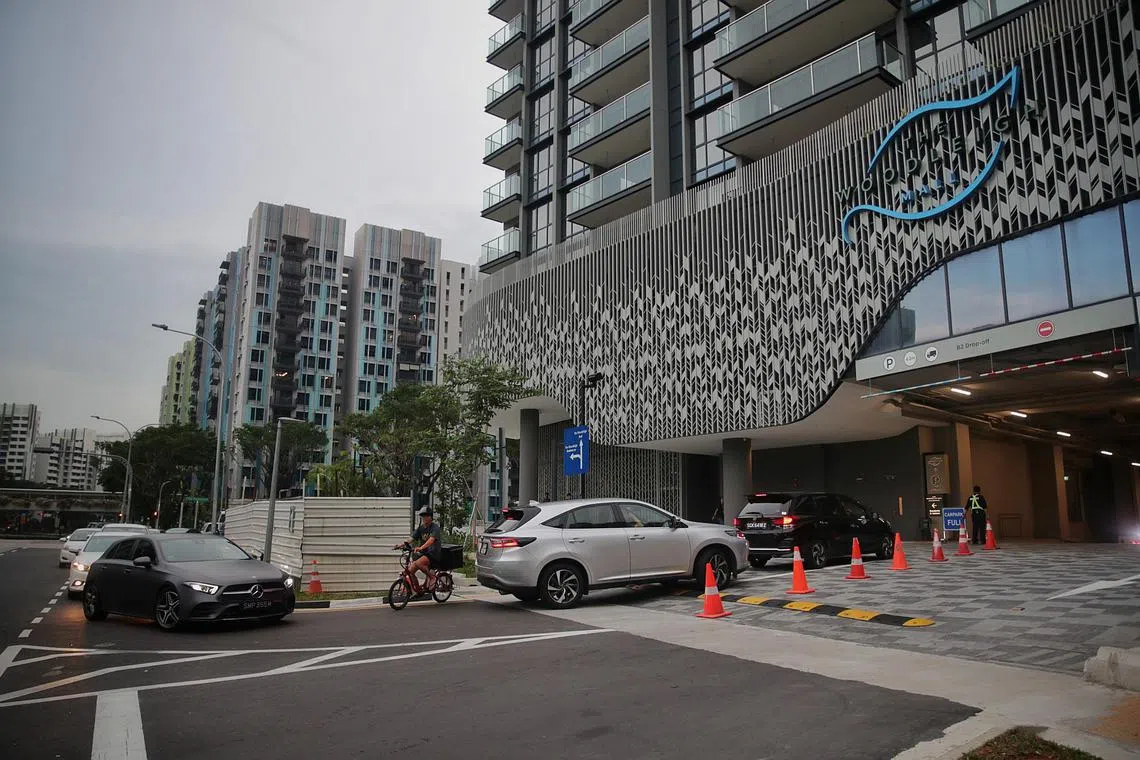 The Woodleigh Residences carpark shares the same single-lane main entrance as The Woodleigh mall carpark.