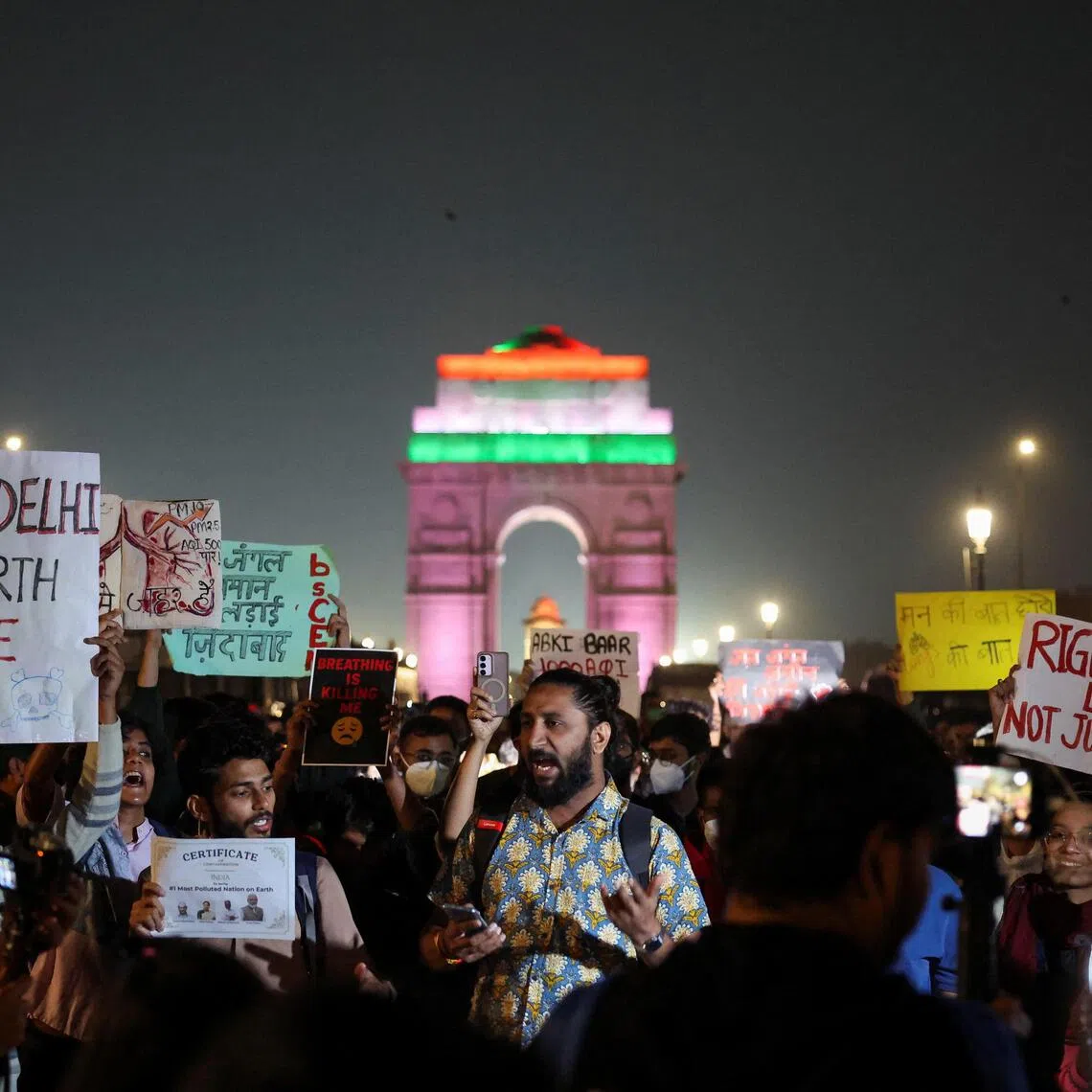 Protesters hold placards in front of the India Gate during a protest against air pollution in New Delhi, India, on Nov 9.