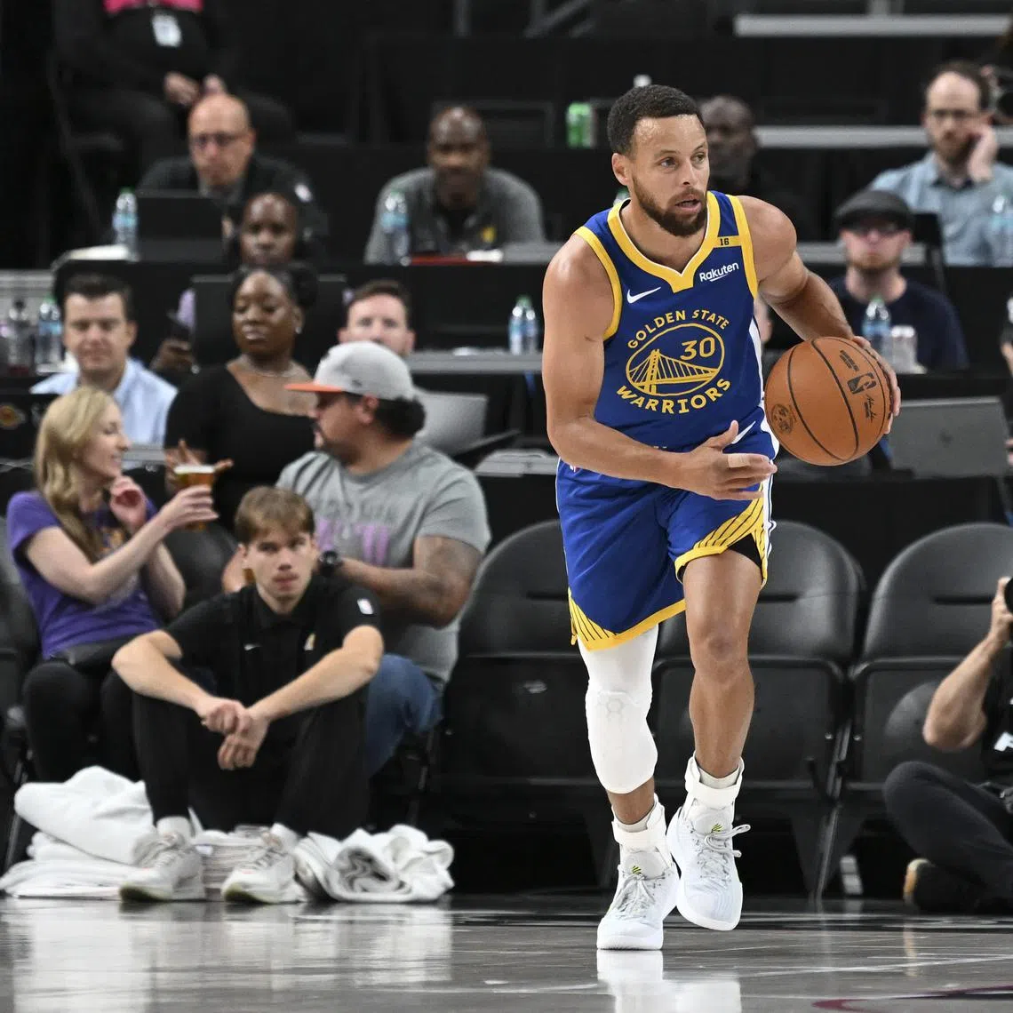FILE PHOTO: Oct 15, 2024; Las Vegas, Nevada, USA; Golden State Warriors guard Stephen Curry (30) dribbles up the court against the Los Angeles Lakers in the first quarter during a preseason game at T-Mobile Arena. Mandatory Credit: Candice Ward-Imagn Images/File Photo