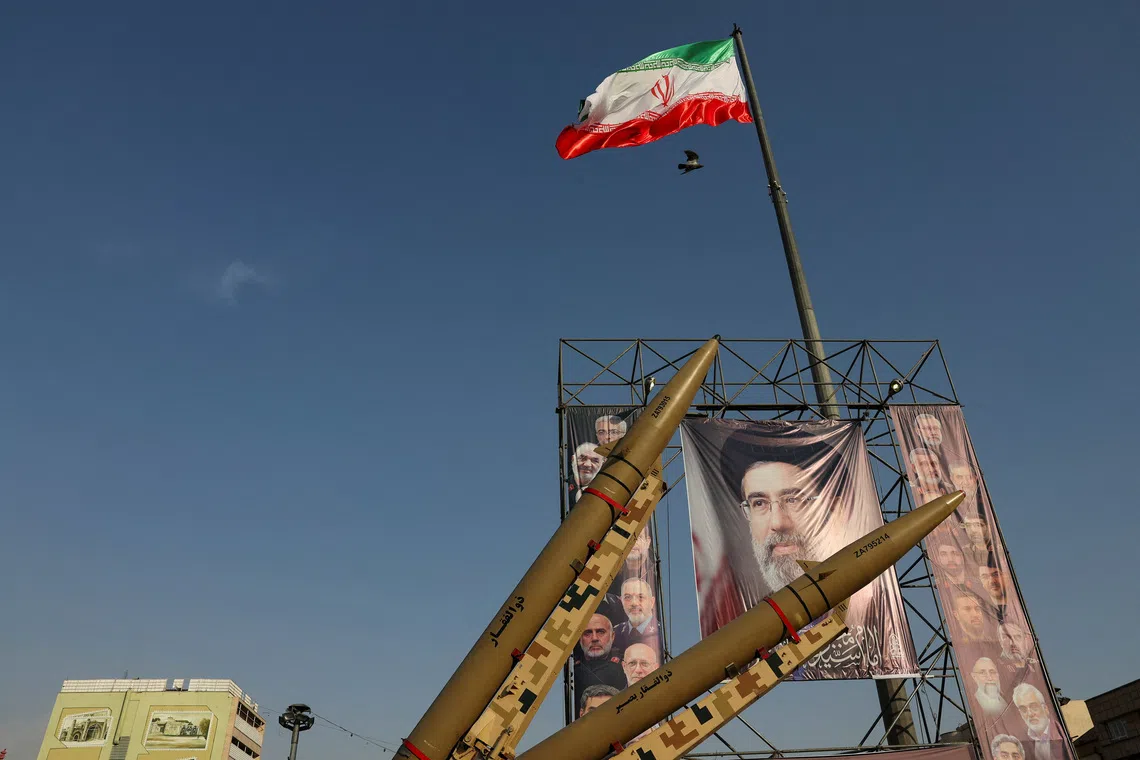 US sanctions 10 over allegedly procuring weapons for Iran