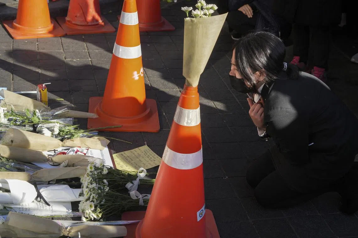 Woo Sun-a, a high-school sophomore, grieves for three friends killed in the fatal stampede, at a memorial in the Itaewon neighborhood of Seoul, South Korea, on Saturday, Nov. 5, 2022. Young South Koreans used to come to this district for its diversity and vibrant nightlife. “Itaewon freedom,” they called it. Now, the neighborhood has become a sobering monument of grief and soul-searching. (Chang W. Lee/The New York Times)

