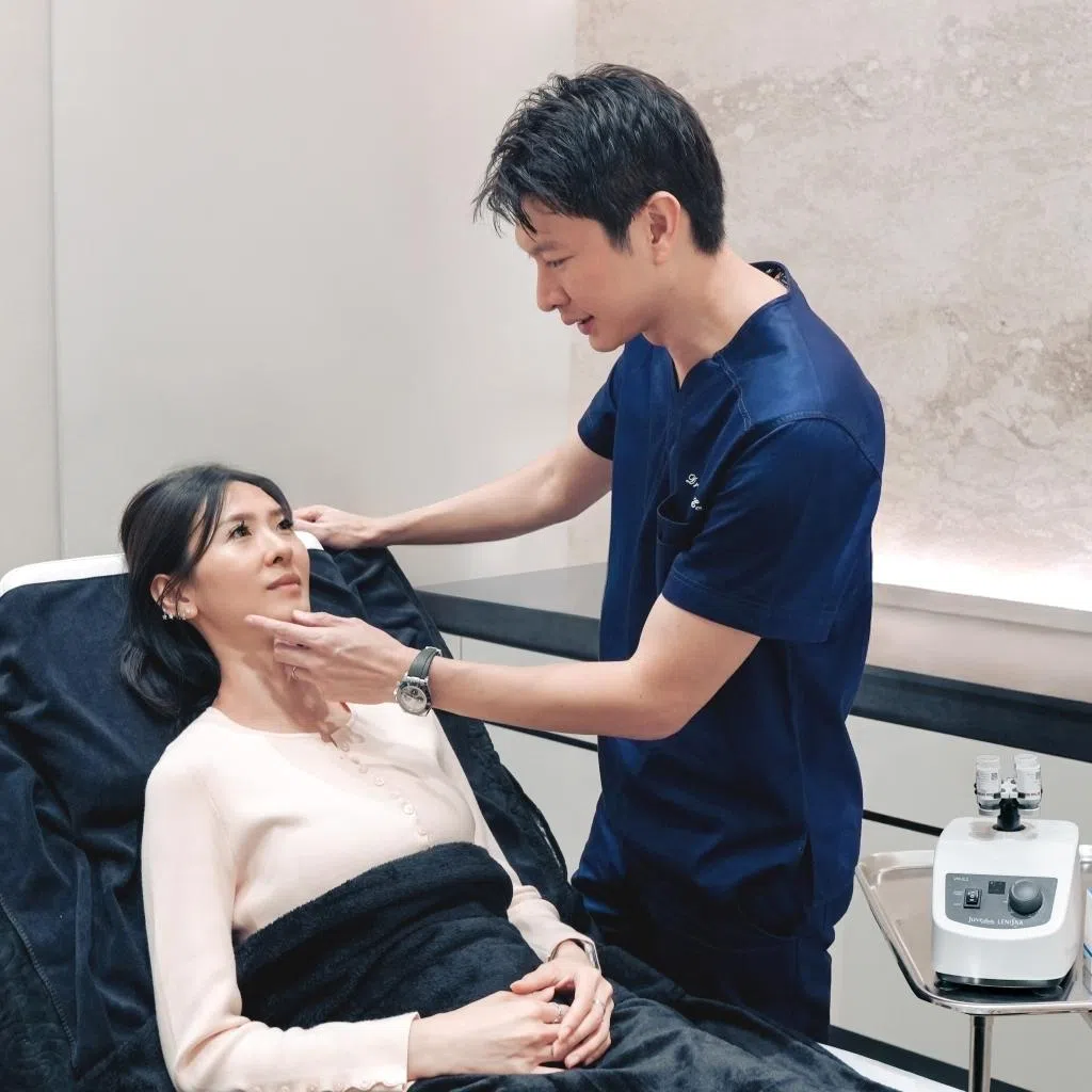 Acne scars can take different forms, and the type and depth of each scar often determine the most suitable treatment.