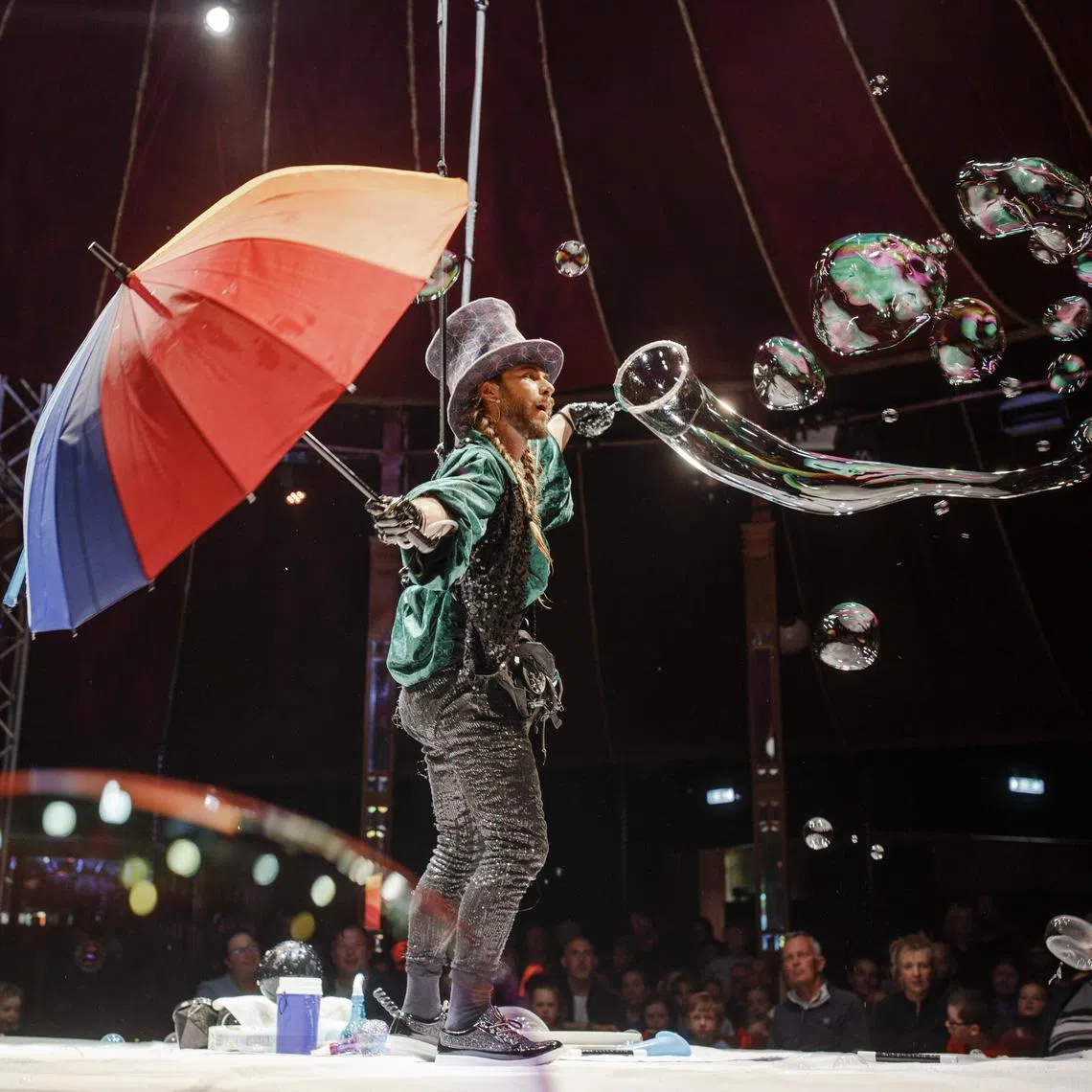 Graham Maxwell performs during the “Flying Bubble Show” at the Edinburgh Festival Fringe, in Edinburgh, Scotland, Aug. 5, 2025. Performers are delighting crowds with bubble blowing at the Edinburgh Festival Fringe, using a mixture of dish soap, water and lube — and occasional acrobatics. (Robert Ormerod/The New York Times)
