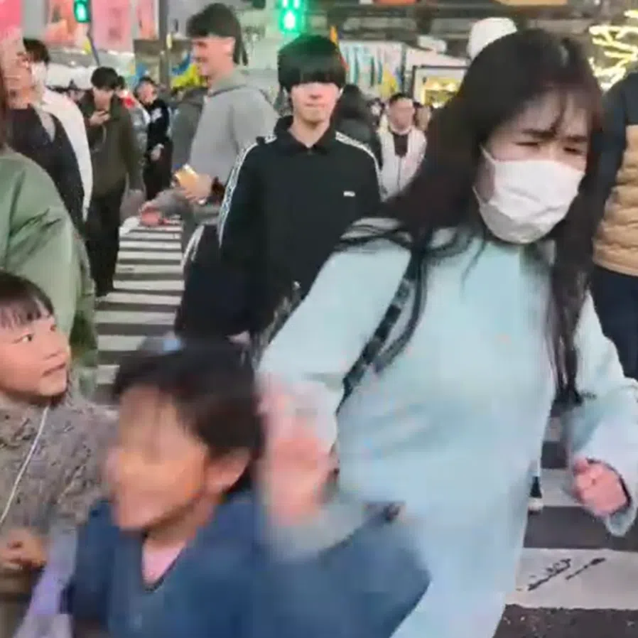 The clip was reposted other social media platforms, and some netizens called for the authorities to take action.