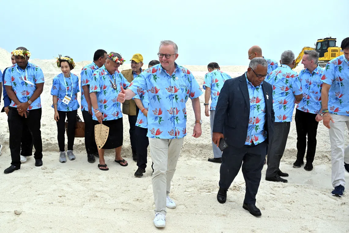 Leaders visit Pacific atoll Tuvalu at front line of climate change