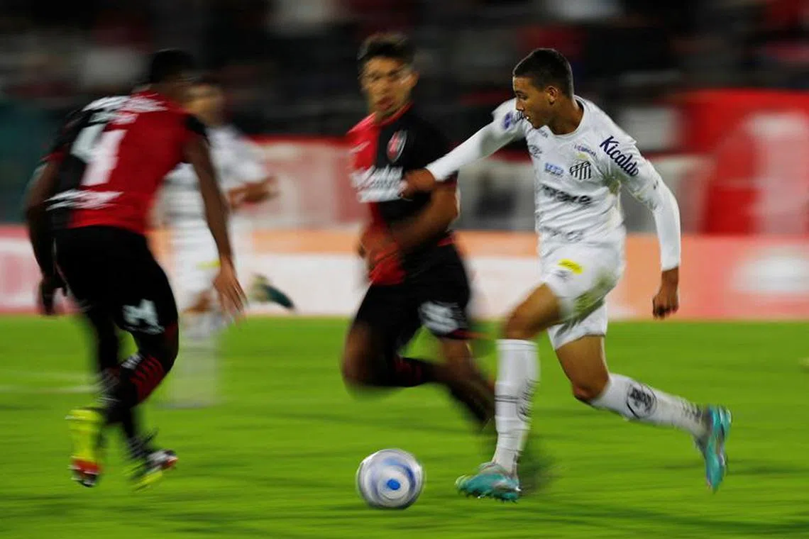 FILE PHOTO: Soccer Football - Copa Sudamericana - Group E - Newell's Old Boys v Santos - Estadio Marcelo Bielsa, Rosario, Argentina - May 2, 2023 Santos' Deivid Washington in action REUTERS/Agustin Marcarian/File Photo