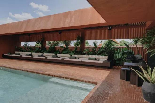 Best hotels in Bali: Further Hotel swimming pool and deck chairs