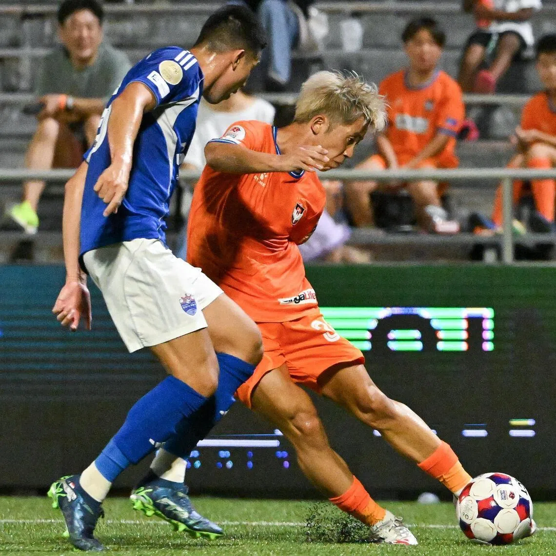 Albirex Niigata winger Yang Hyon-ju (right) taking on Lion City Sailors defender Lionel Tan in their 3-3 Singapore Premier League draw on Feb 28.
