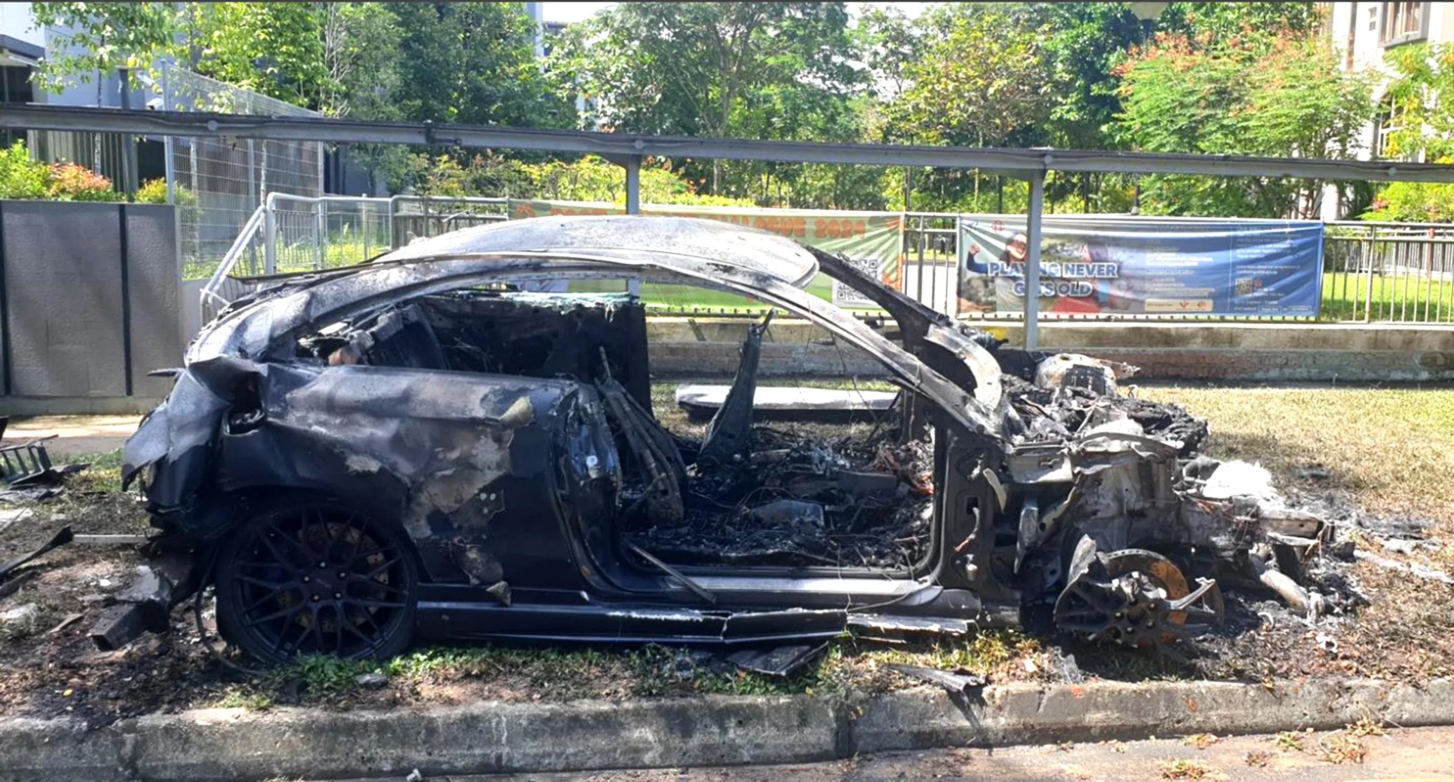 Tan, along with three passengers in his car at the time, managed to escape from the burning vehicle.