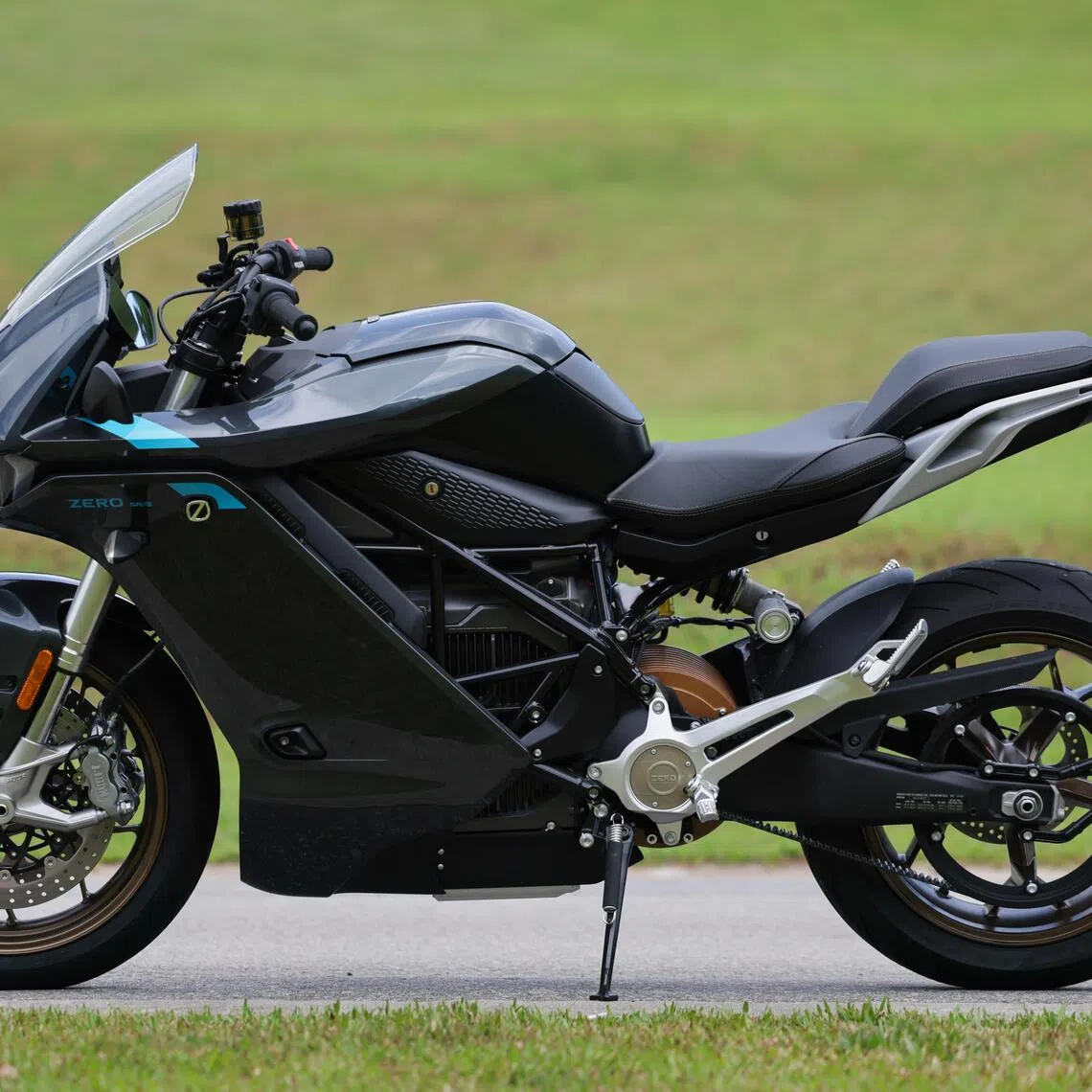 ST20251001_202585800414: Gin Tay / zyzeroxx / Zaihan Mohamed Yusof/
(Caption to come)
Review of the Zero motorcycles SR/S, an EV that is nifty and easy to co-exist in Singapore's traffic landscape.
Photographed at Jalan Mashhor on Oct 1, 2025.