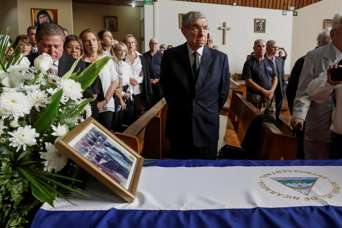 Former Costa Rica's president Oscar Arias attends the funeral Mass for Nicaragua's first female president, Violeta Barrios de Chamorro, who died in exile in Costa Rica, at the Sagrado Corazon church in San Jose, Costa Rica, June 16, 2025. REUTERS/Mayela Lopez