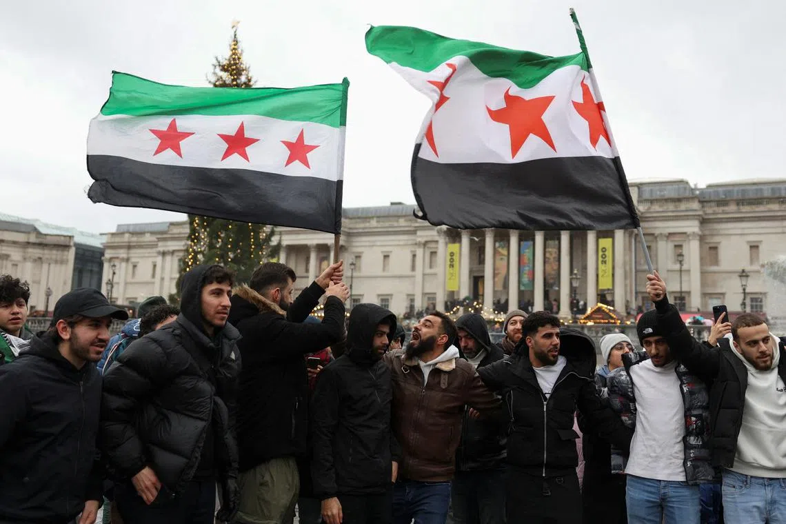 FILE PHOTO: People wave Syrian opposition flags as they gather in Trafalgar Square, after Syrian rebels announced that they have ousted Syria's Bashar al-Assad, in London, Britain December 8, 2024. REUTERS/Mina Kim/File Photo