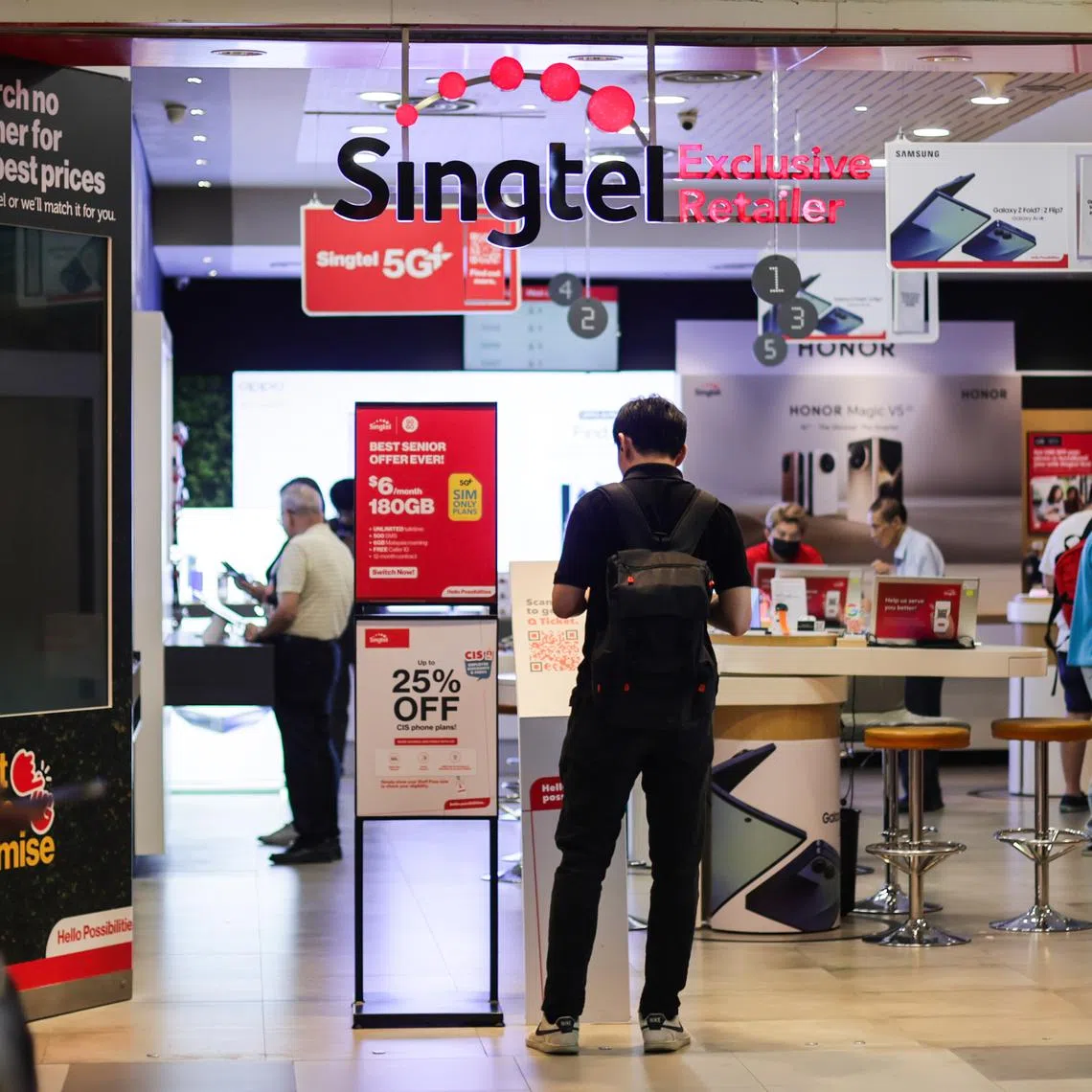 Singtel ended the week higher after an initial fall following the Aug 11 announcement of Simba’s acquisition of M1’s telco business.
