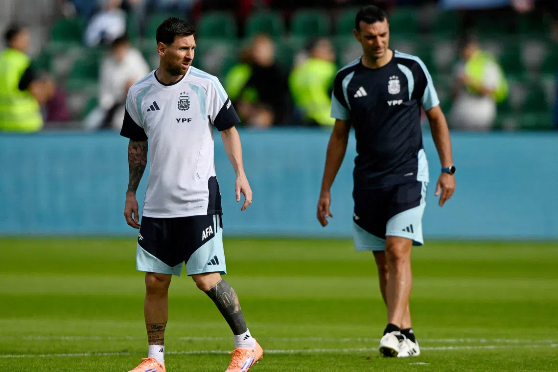 FILE PHOTO: File Photo: Soccer Football - International Friendly - Argentina Training - Estadio Manuel Martinez Valero, Elche, Spain - November 13, 2025 Argentina's Lionel Messi with coach Lionel Scaloni during training REUTERS/Pablo Morano/File Photo/File Photo
