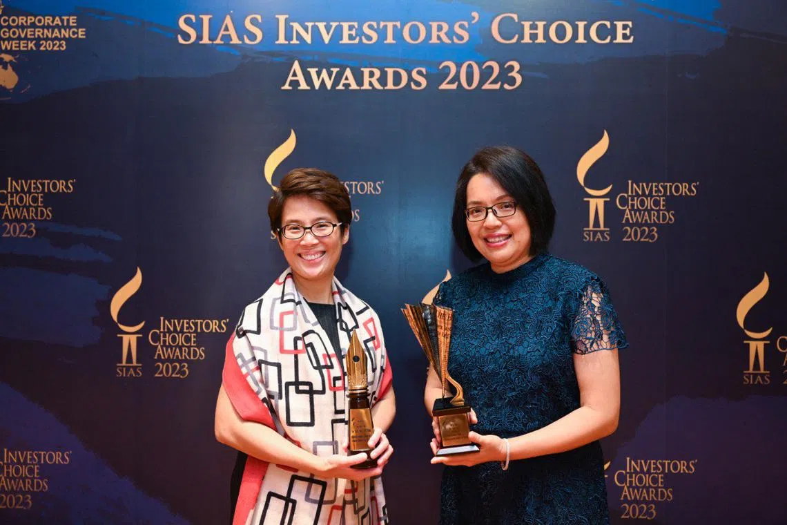 ST senior correspondent Chor Khieng Yuit (left) bagged the Financial Journalist of the Year award, while ST associate editor and senior columnist Lee Su Shyan is a recipient of the Investor Education Journalist of the Year award.