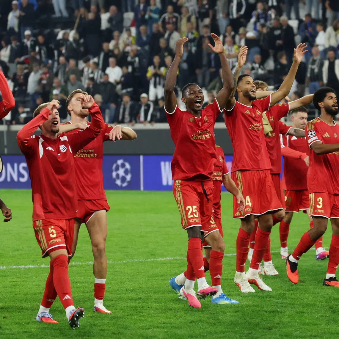Soccer Football - UEFA Champions League - Play Off - Second Leg - LASK v Celtic - Raiffeisen Arena, Linz, Austria - August 25, 2026 LASK's Art Smakaj and teammates celebrate qualifying for the league phase of the UEFA Champions League REUTERS/Leonhard Foeger