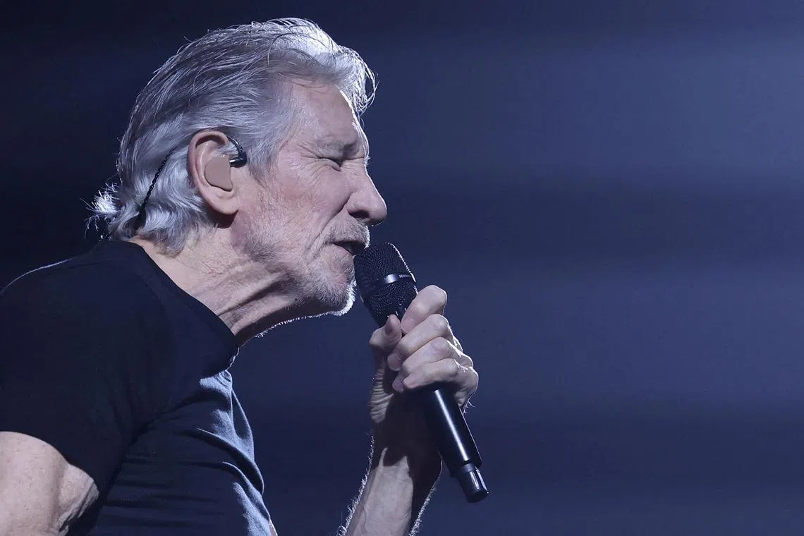 Roger Waters has argued against the Western supply of weapons to Ukraine.