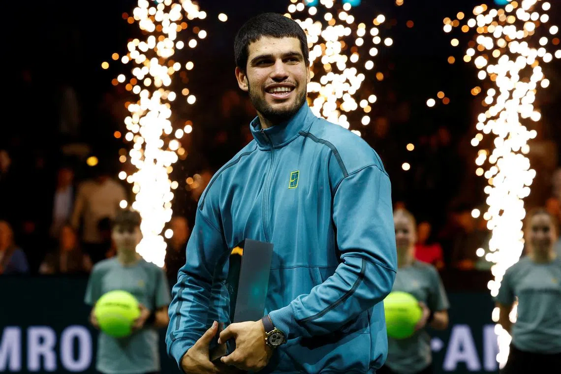 Tennis - ATP 500 - Rotterdam Open - Rotterdam Ahoy, Rotterdam, Netherlands - February 9, 2025 Spain's Carlos Alcaraz celebrates with the trophy after winning his final match against Australia's Alex de Minaur REUTERS/Piroschka Van De Wouw     TPX IMAGES OF THE DAY