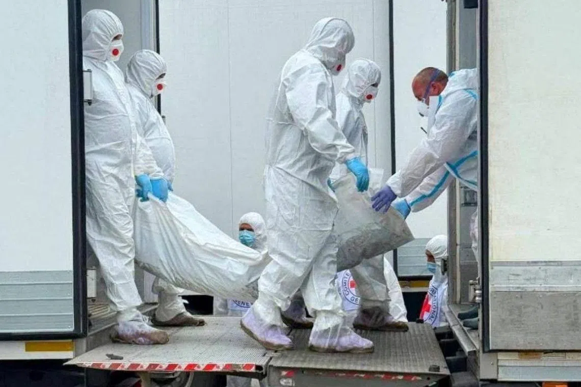 A handout picture shows what is said to be medical personnel carrying the bodies of Ukrainian soldiers killed in the course of Russia-Ukraine conflict, during the exchange of corpses of war dead, at an unknown location, in this picture released June 11, 2025. Presidential adviser and head of delegation for peace talks with Ukraine Vladimir Medinsky via Telegram/Handout via REUTERS