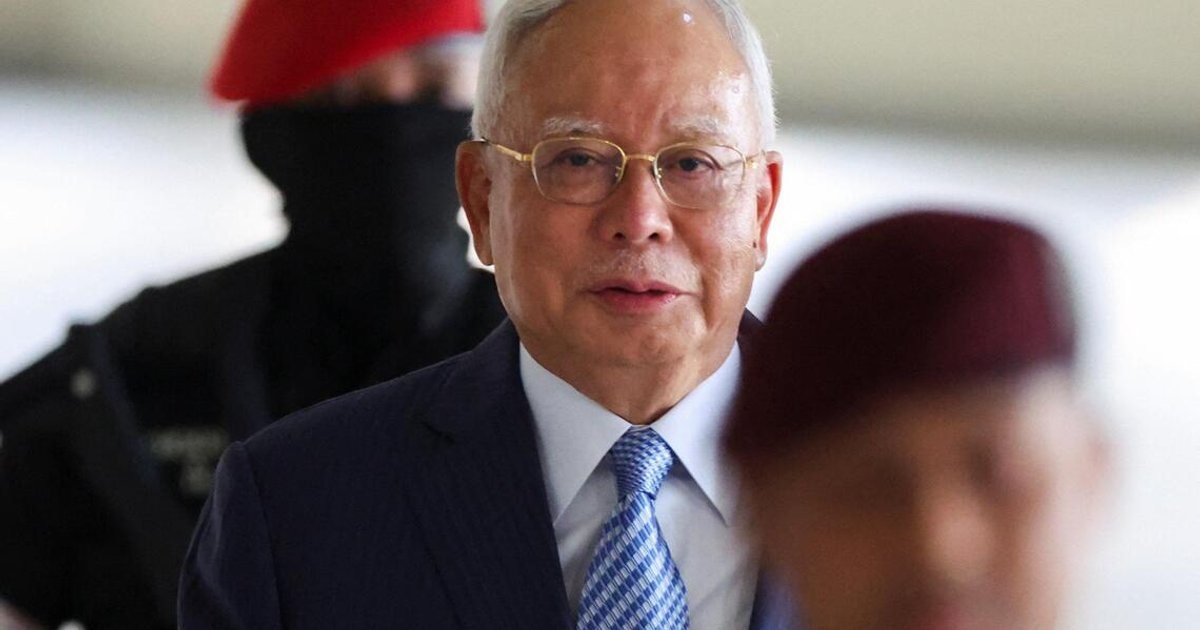 Malaysian student faces online threats after videos of her criticising Najib donations went viral