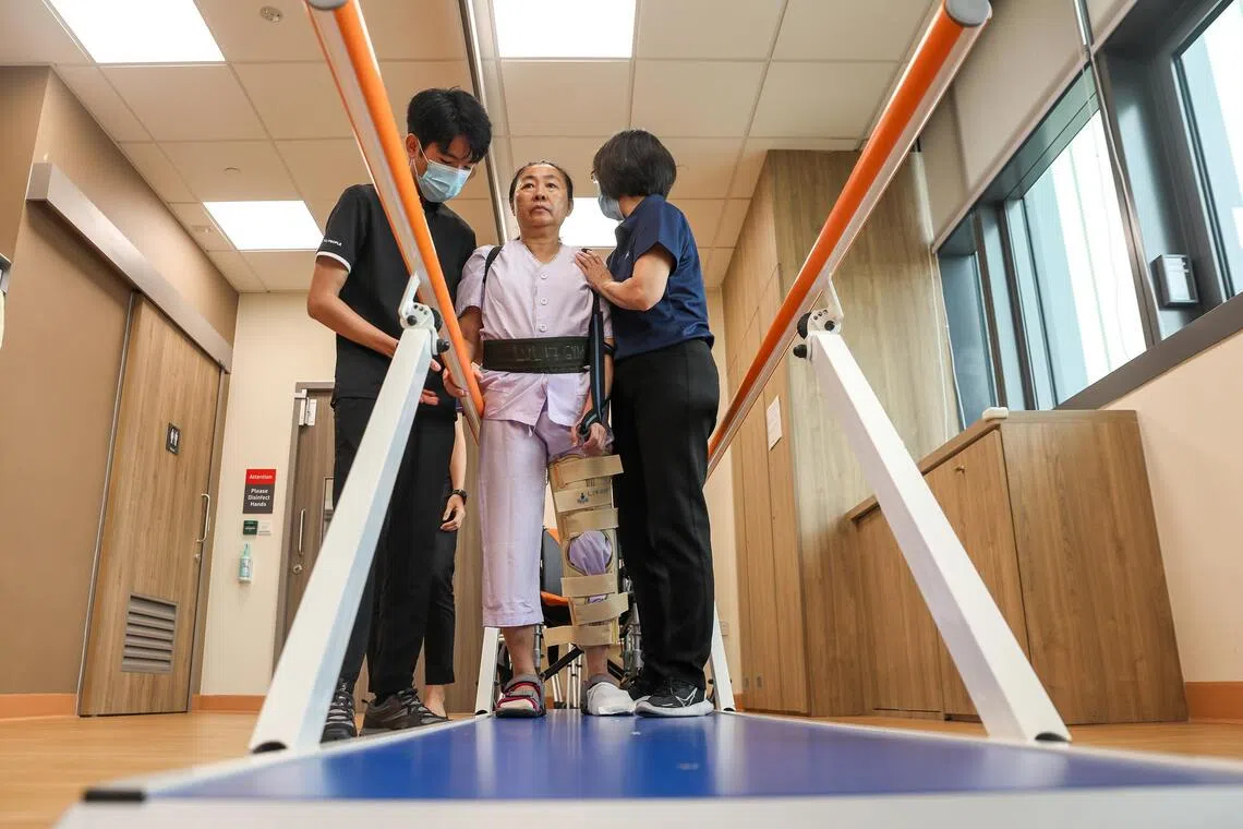 azrehab23 - (From Left to Right) Mr Lim Tong Li, Physiotherapist, AWWA, (Mock Patient) and Dr Chin Lay Fong Assistant Director (Research) Allied Health TTSH demonstrating the facilitation in inpatient ward gym). Taken at TTSH Integrated Care Hub.


ST Photo: LUTHER LAU