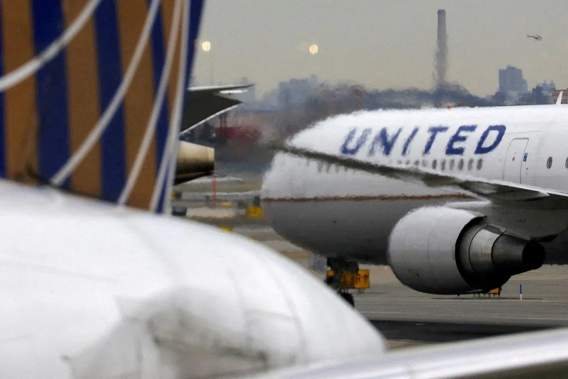 FILE PHOTO: A United Airlines passenger jet taxis at Newark Liberty International Airport, New Jersey, U.S., Dec. 6, 2019. REUTERS/Chris Helgren/File Photo