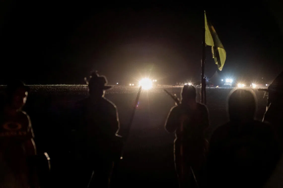 FILE PHOTO: Guarani-Kaiowa Indigenous people, who are reclaiming land, stand guard during a conflict with men backed by farmers in trucks and tractors in Douradina district, state of Mato Grosso do Sul, Brazil August 3, 2024. REUTERS/Gabriel Schlickmann/File Photo