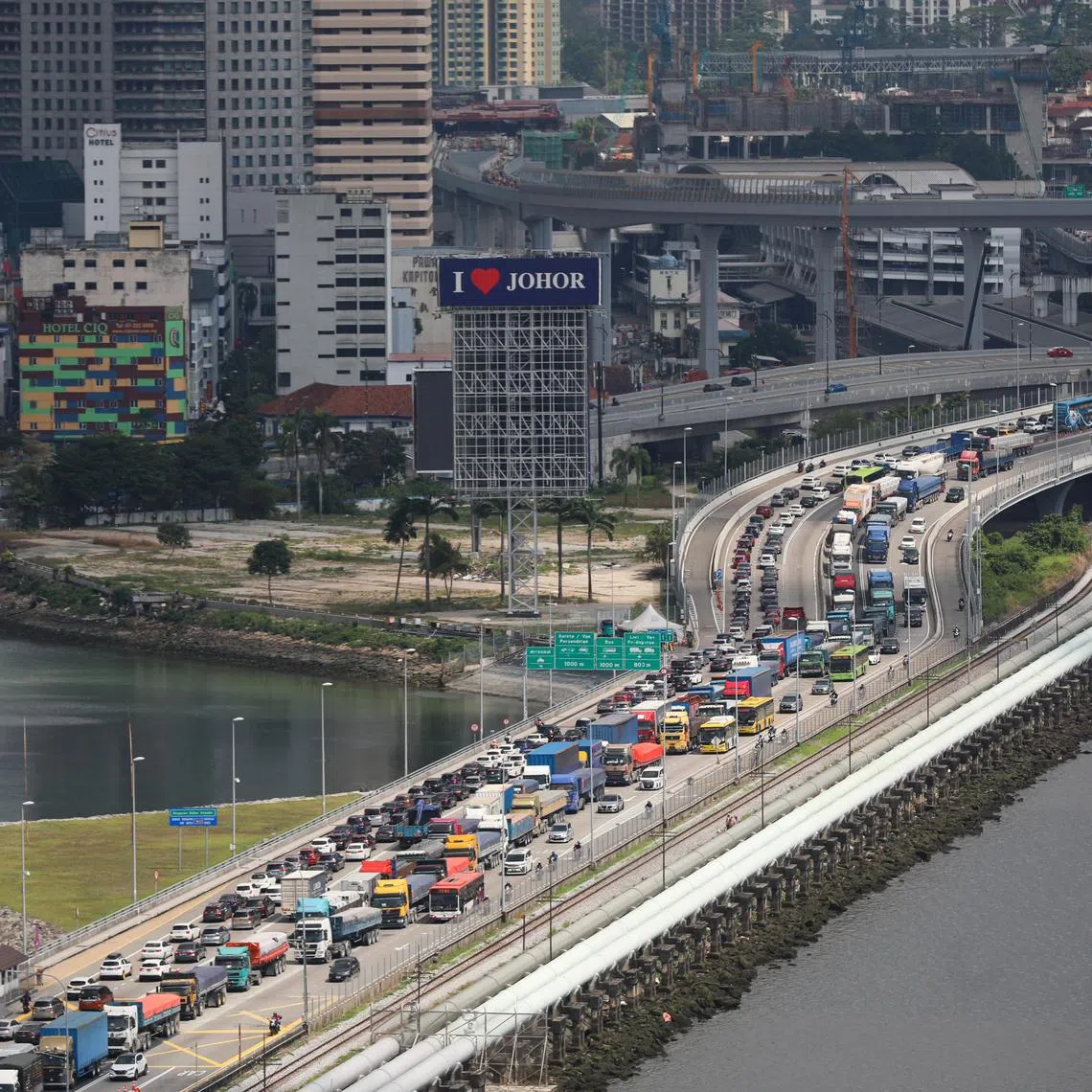 ST20250308_202511800796/pixgeneric/Taryn Ng// Traffic congestion on the Woodlands causeway between Singapore and Johor Bahru pictured on March 8, 2025. ST PHOTO: TARYN NG