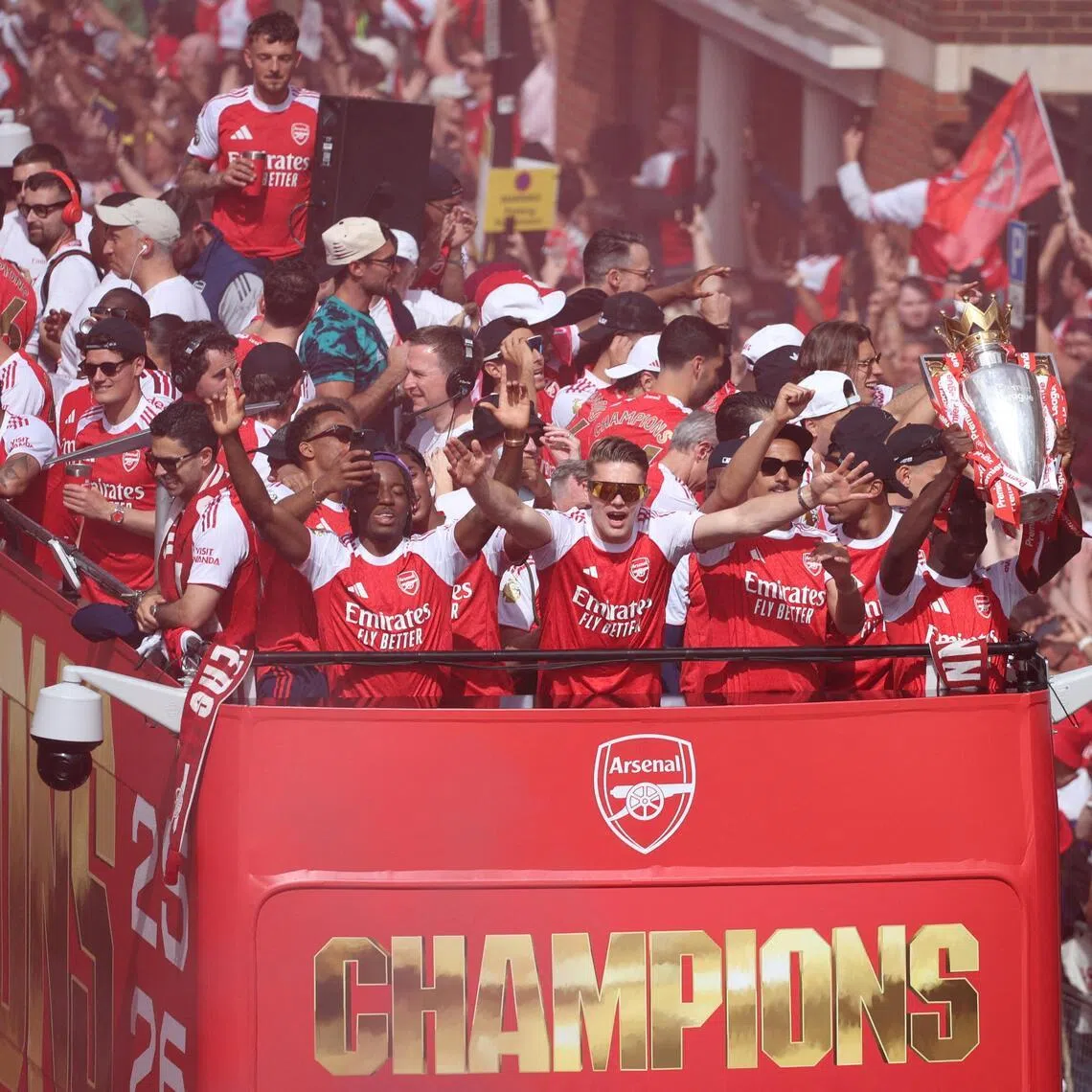 Arsenal's Viktor Gyokeres, Noni Madueke, Bukayo Saka and teammates celebrating with the Premier League trophy on May 31, during the team's victory parade in London.