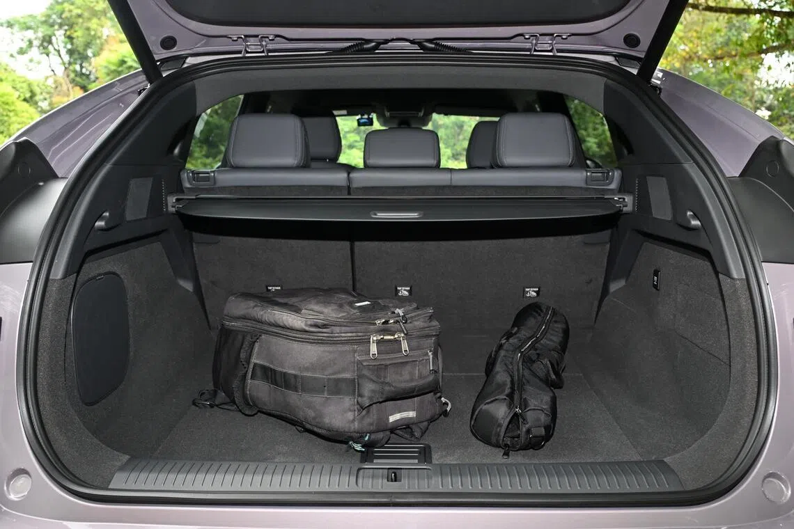 Boot capacity can be expanded by folding the rear bench.