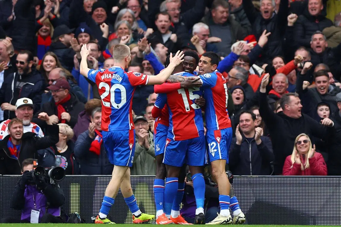 Soccer Football - Premier League - Fulham v Crystal Palace - Craven Cottage, London, Britain - April 27, 2024 Crystal Palace's Jeffrey Schlupp celebrates scoring their first goal with teammates Action Images via Reuters/Matthew Childs
