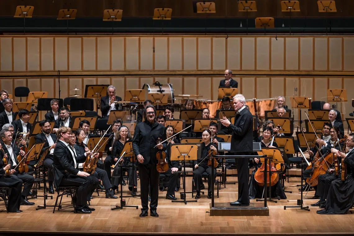 Violinist Leonidas Kavakos joined the Singapore Symphony Orchestra in the gala concert opener for 2026/2027 under the baton of new music director Hannu Lintu. 