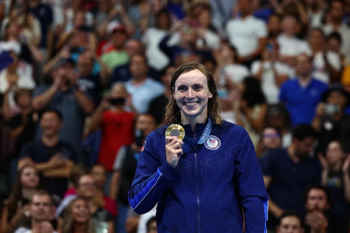 Katie Ledecky powered to a fourth straight 800m Olympic freestyle title to equal the record for the most gold medals won by a woman athlete in any sport.