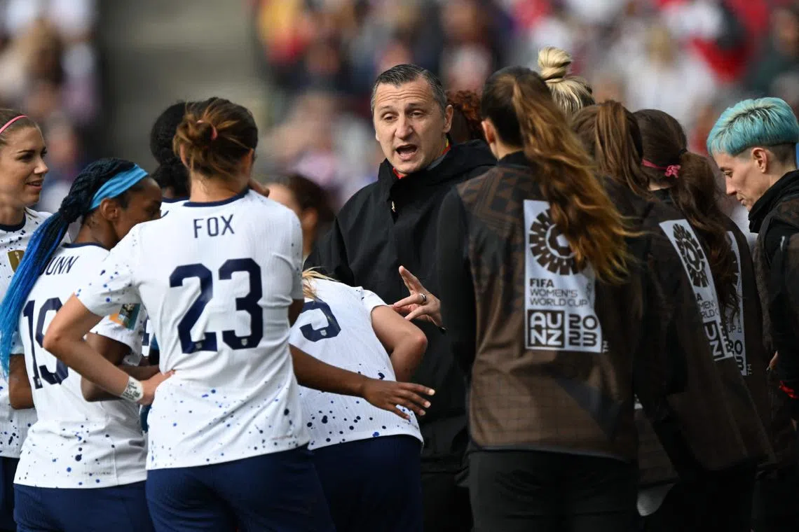 US head coach Vlatko Andonovski (centre) talking to his team during the match against Vietnam at the Women's World Cup on July 22, 2023.