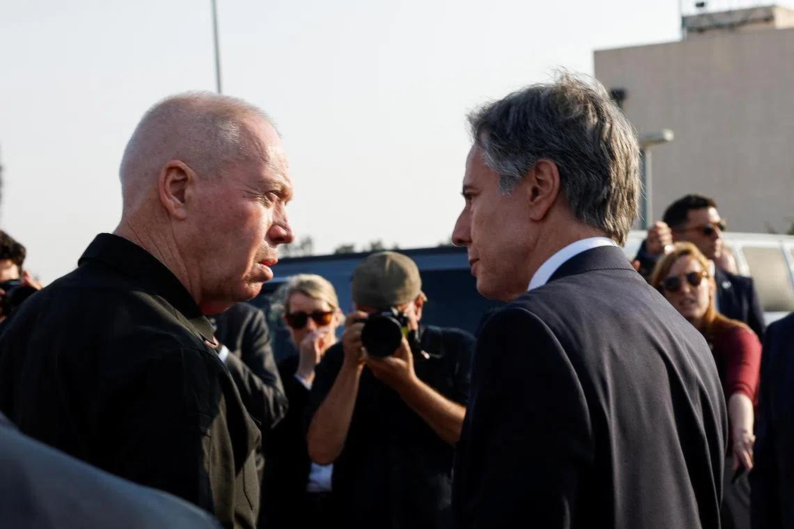 FILE PHOTO: U.S. Secretary of State Antony Blinken stands next to Israeli Defense Minister Yoav Gallant, at the Kerem Shalom border crossing, Israel, May 1, 2024. REUTERS/Evelyn Hockstein/Pool/File Photo