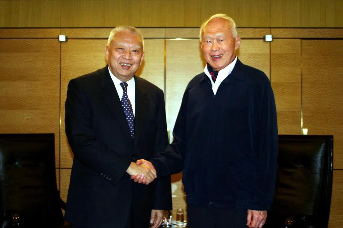 A 2005 photo showing Tung Chee Hwa with Singapore’s first prime minister, Lee Kuan Yew. The two were longtime friends.