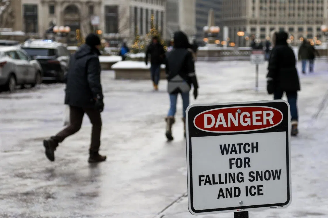 People are bundled up against sub-freezing temperatures and blowing snow in Chicago, Illinois, USA, 23 December 2022. Much of the US is feeling the effects of a winter storm as an arctic cold front bring below freezing temperatures, snow, and ice to much of the US. 