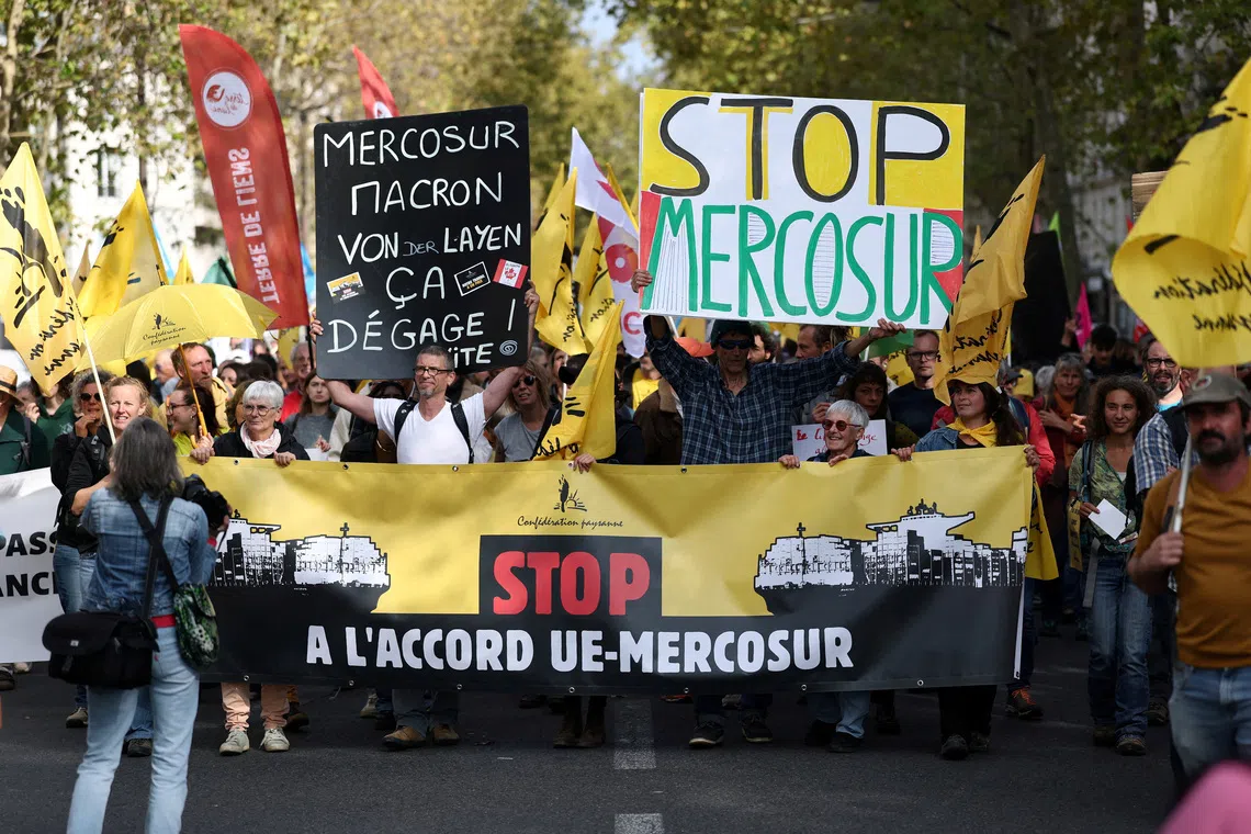 FILE PHOTO: People attend a demonstration called by the French farmers and the Confederation paysanne to protest against the EU-Mercosur free-trade deal between the European Union and the South American countries of Mercosur, in Paris, France, October 14, 2025. REUTERS/Stephane Mahe/File Photo