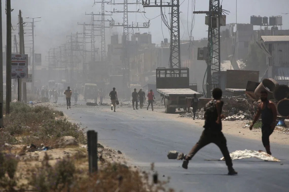 Israel warns Hamas over kite launches from Gaza