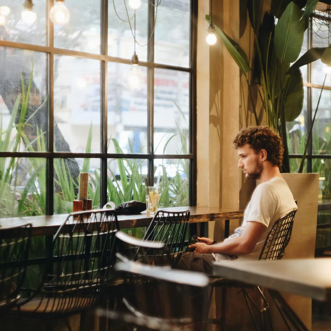 In 2023, roughly one in four Americans reported eating all their meals alone the previous day.